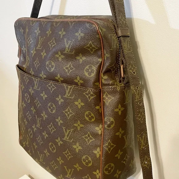 Louis Vuitton Vintage Monogram Messenger Bag - Picture 4 of 10